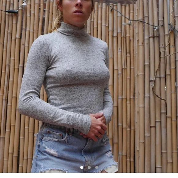Super soft marled grey turtleneck great for work